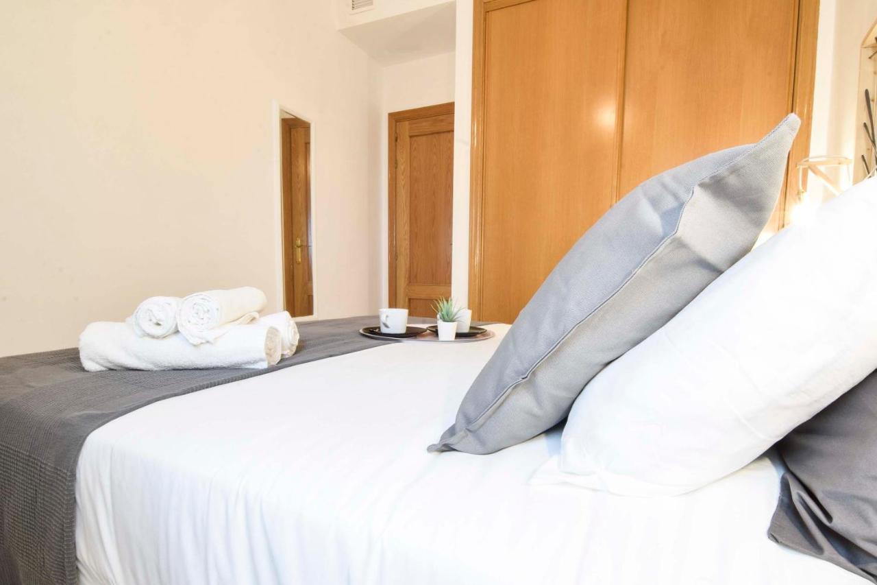 P&P Apartaments Carrera De Capuchinos Malaga Bagian luar foto